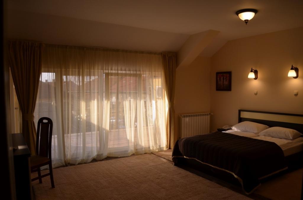 Vila Gardenia Hotel Oradea Ngoại thất bức ảnh