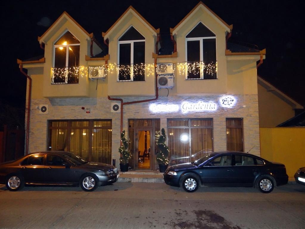 Vila Gardenia Hotel Oradea Ngoại thất bức ảnh